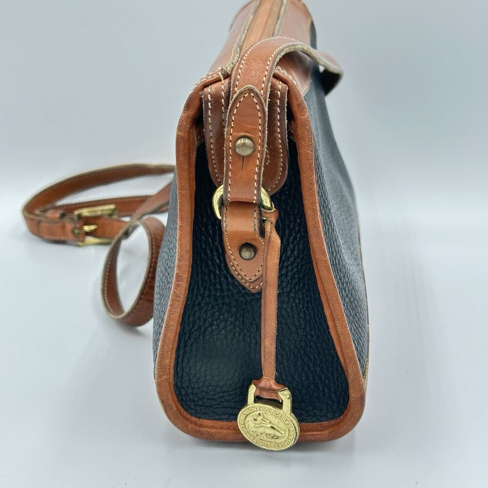 VTG Dooney & Bourke Crossbody Purse Pebbled Black & Tan Smooth Leather Footed - Picture 4 of 13